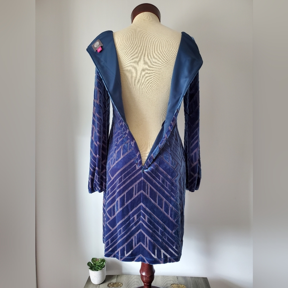 VINCE CAMUTO crushed velvet geometric dress. Size 6 - Picture 8 of 10